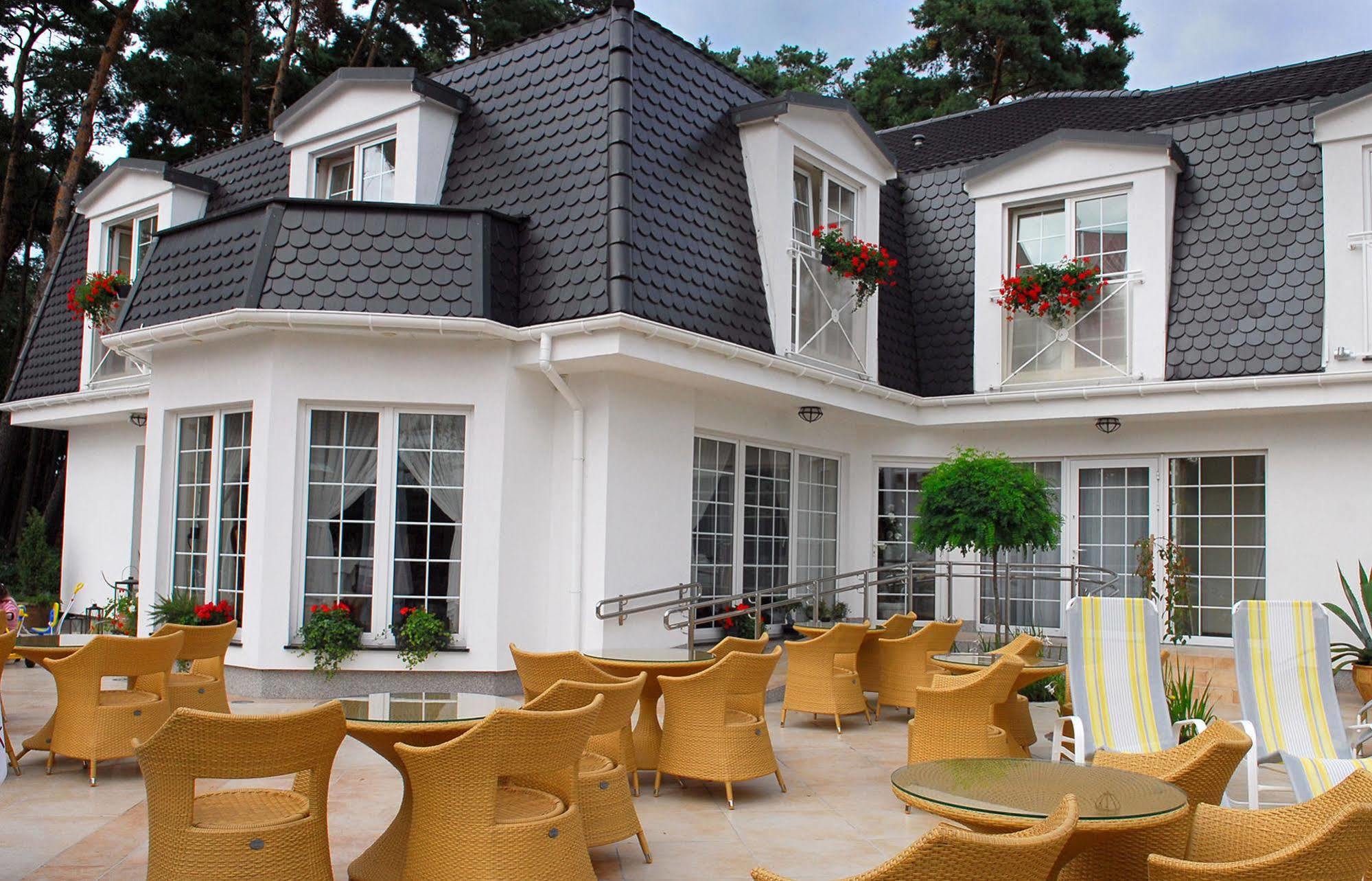 Willa Alexander Resort & Spa - Caloroczny Kryty Basen Mielno  Exterior foto